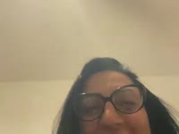 J’aime qui mon Copin me fun, qui me séduise me charme, puis ça peut devenir plus coquin si tu trouves ce qui me craque… je ne suis pas soumise ni dominatrice mais j aime les jeux de pouvoir d une manière cérébrale….