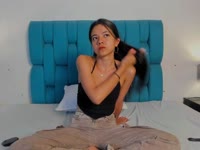 Bienvenue dans ma chambre. Je m