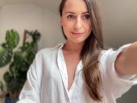 Hey! Welcome everyone who want spend nice time with nice company ;) Vickie is amazing woman. Very friendly and beautiful. In addition very hot!!! You didn