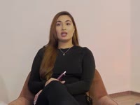 I love to make you entertainme on cam, making me laugh at your little dicklette and following my commands and instructions. Be ready to entertain me good and do your best to make me smile.