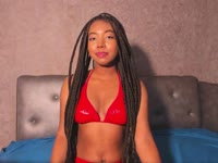 No te dejes engañar, no soy una mujer perfecta; eso sería vulgar. La perfección consiste en aspirar a un ideal, y yo no tengo un estándar; estoy aquí para romper con los moldes. Y lo que quiero es que me ames con todas mis imperfecciones, porque son las que me hacen inolvidable.