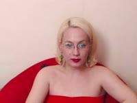 Sexy Red Foxy likes to play and to have hot experiences.