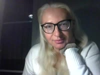 I’m a girl who balances calmness with a touch of playfulness. I enjoy feeling the rhythm of life, catching small moments and turning them into an atmosphere you want to stay in. I appreciate honesty, sincerity, and easy communication—it