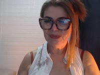 I am a mature woman who loves to be naughty. Do you wanna get naughty together?