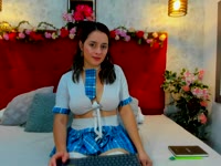 I am a soft energy girl, deep look and slow movements that wake up the senses ... I like to cause without saying much, let my body speak for me. I don
