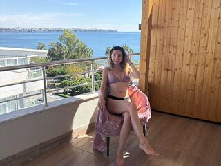 camgirl fingering bald pussy AlyVee
