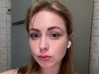 naked camgirl masturbating with vibrator AmiNahha