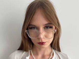 webcamgirl chatroom AmiliStrouns