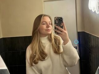 live chatroom AryaThomas