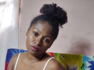 sexy live cam girl AvelineMboty