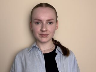 camslut showing pussy BettyannGrenon