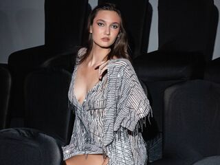 camgirl fingering bald pussy BillyeMacke