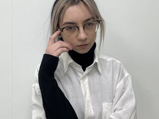 girl chatroom BonnieBreed