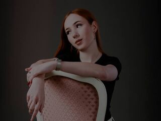 camgirl fingering shaved pussy CarleenZangari