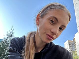 camgirl playing with sextoy CatherynBigger