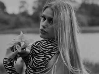 adult live webcam CharisseBuonomo