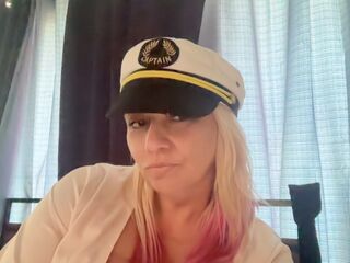 bedroom live webcam DjLilPuffster