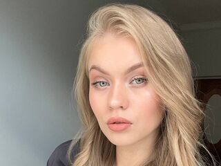 camwhore video ElaraBrooks