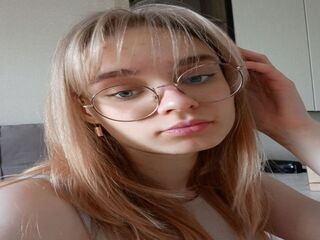 naughty cam girl fingering shaved pussy HelenEllin