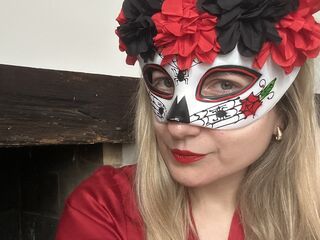 cam girl masturbating with dildo InesWinter