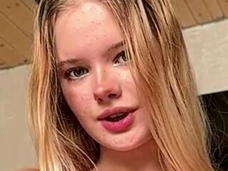 naked camgirl masturbating with vibrator JeannettaCeraos