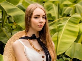 girl showing tits JettieMecca