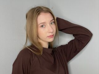 naughty camgirl fingering pussy JulianaDarter