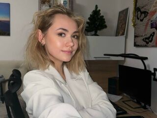 cam girl playing with sextoy KailaPeroni