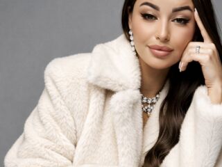 cam girl masturbating with dildo KhandiLauren