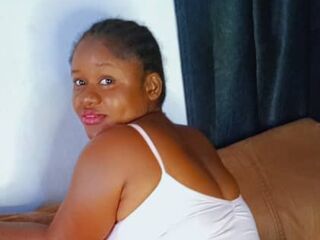 naked camgirl KiraDon