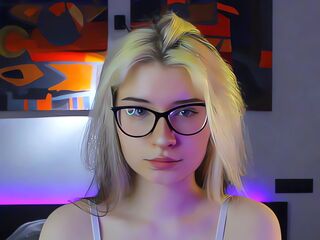 naked cam girl masturbating with dildo KiraSerene