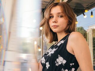 beautiful camgirl KristinaAmila