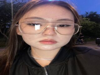 beautiful webcam girl LauriMoradel