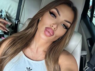 topless cam girl LeticiaLoren