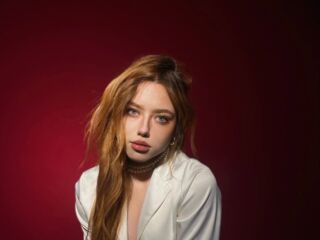 naughty cam girl masturbating with dildo LoraBarren