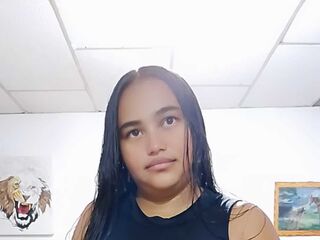 beautiful camgirl MaloryGarcia