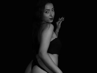 hot naked webcamgirl MaraLewiski