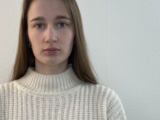 camwhore spreading pussy MarcelineLeja