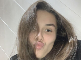 naked camgirl masturbating with vibrator MarissaFitzen