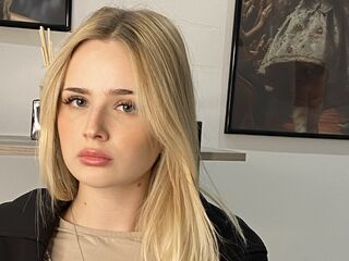 nude webcamgirl MarnieRhyner