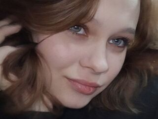 camgirl showing tits MiaVana