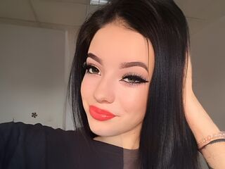 girl fingering shaved pussy MilenaRosseti