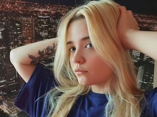 naked girl with webcam masturbating with sextoy MonnieMoniz