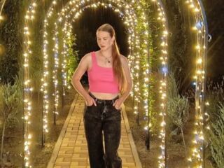 camwhore masturbating NelleCauthorne