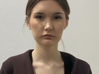 beautiful girl NelleLoehlein