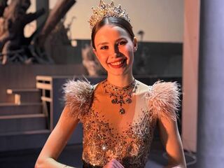 camgirl masturbating with dildo NylaPitarresi