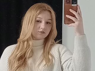 girl showing tits PeiGotch