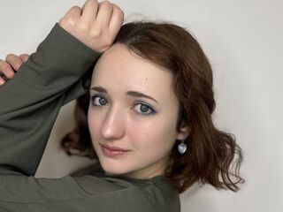 naughty camgirl fingering pussy SaundraTowler