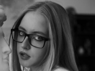 hot girl webcam video SheliaEdwards