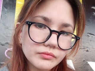 camgirl fingering shaved pussy SilvanaTopps